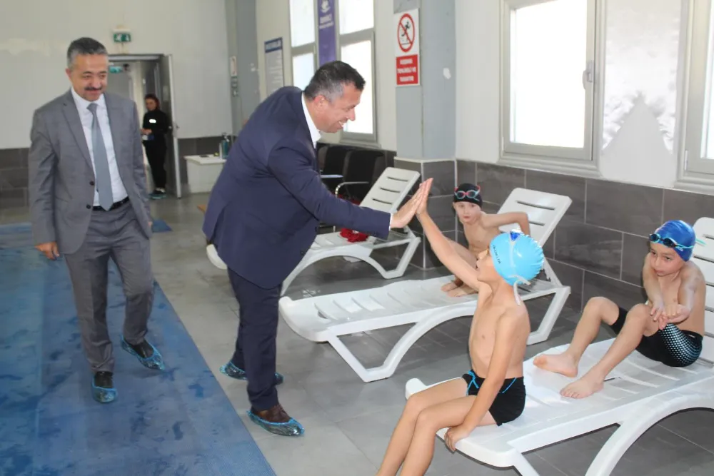 CUMHURİYET COŞKUSU HAVUZDA DA YAŞANDI! 