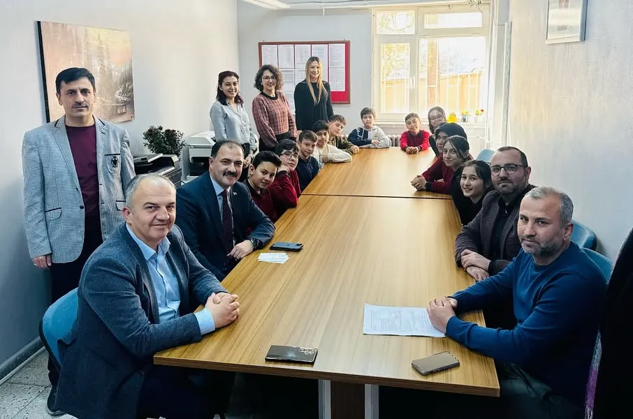 BAŞKAN ERKAN KARA’dan  FATİH ORTAOKULUNA ZİYARET 