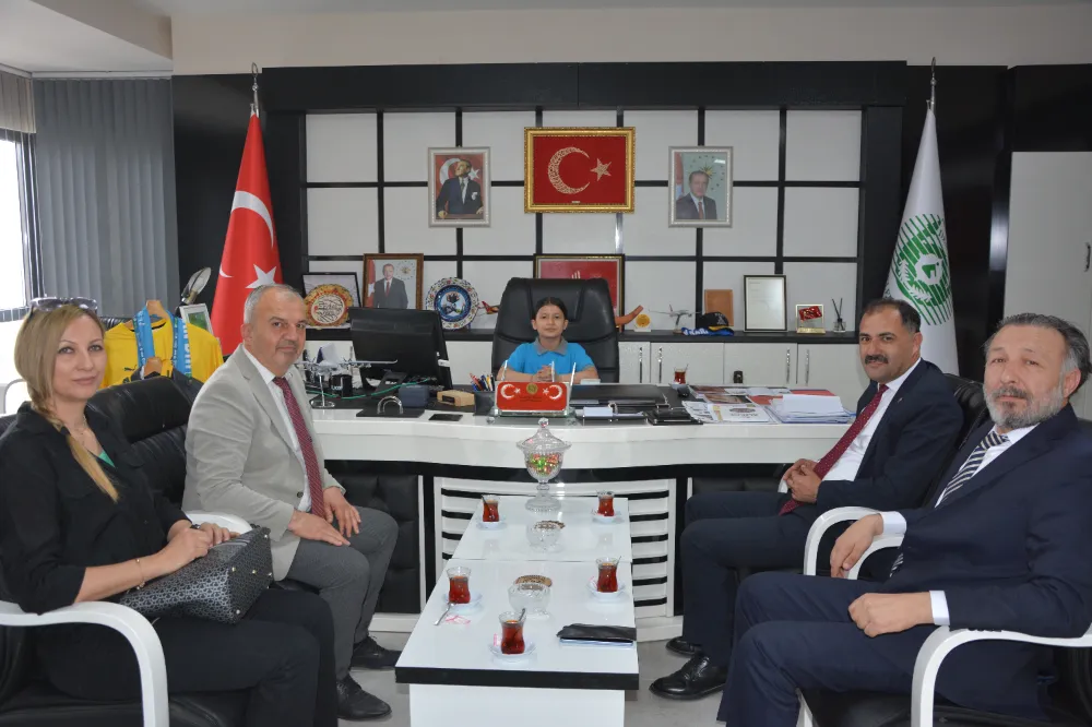 BAŞKAN ERKAN KARA, MAKAMINI GELECEĞİN GENÇLERİNE DEVRETTİ