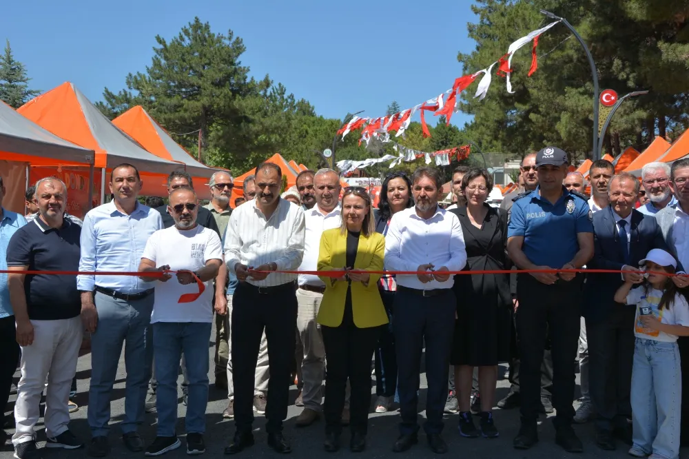 MEZUNİYET ŞENLİKLERİ,  STANTLARIN AÇILIŞI İLE BAŞLADI