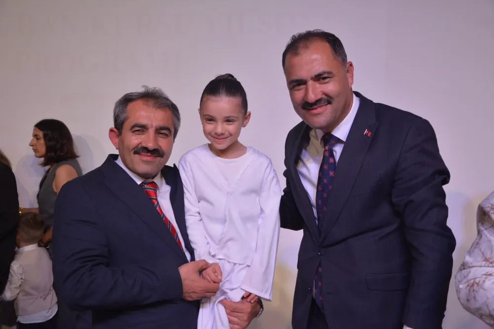 MİNİKLERİN YIL SONU GÖSTERİSİ  BÜYÜK BEĞENİ ALDI