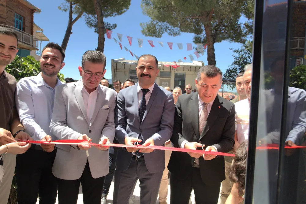 KAYMAKAMIMIZ FATİH BAYRAM  SADIÇLAR YEM BAYİİ AÇILIŞINA KATILDI