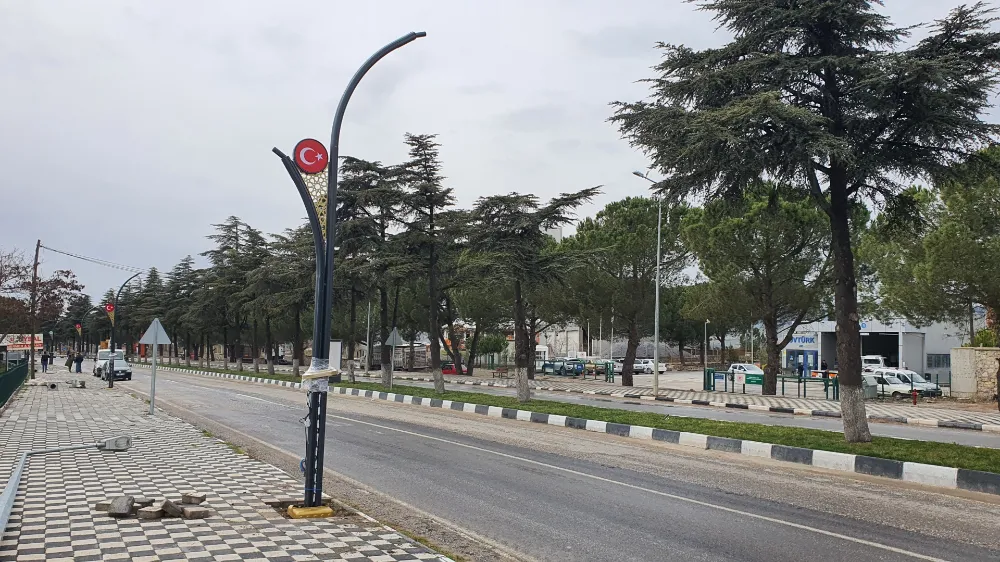 YENİ DEKORATİF AYDINLATMALARIN  MONTAJINA BAŞLANDI