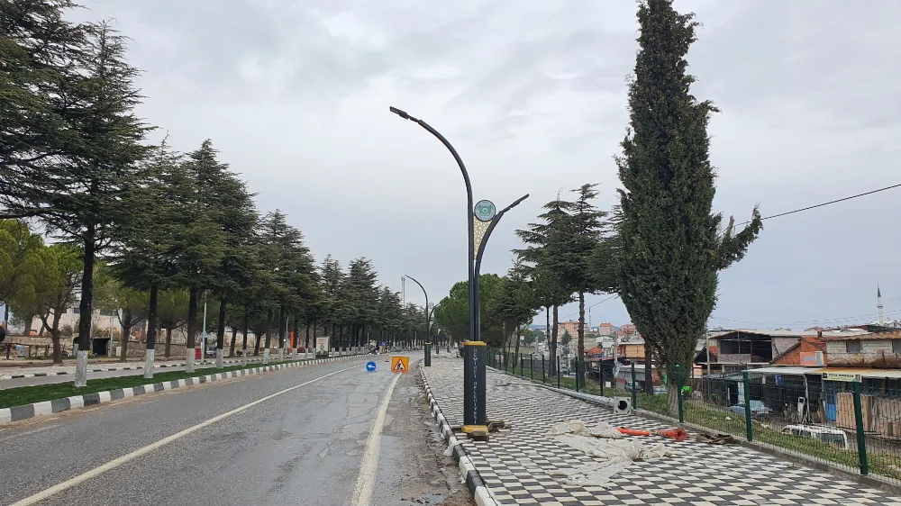 YENİ DEKORATİF AYDINLATMALARIN  MONTAJINA BAŞLANDI