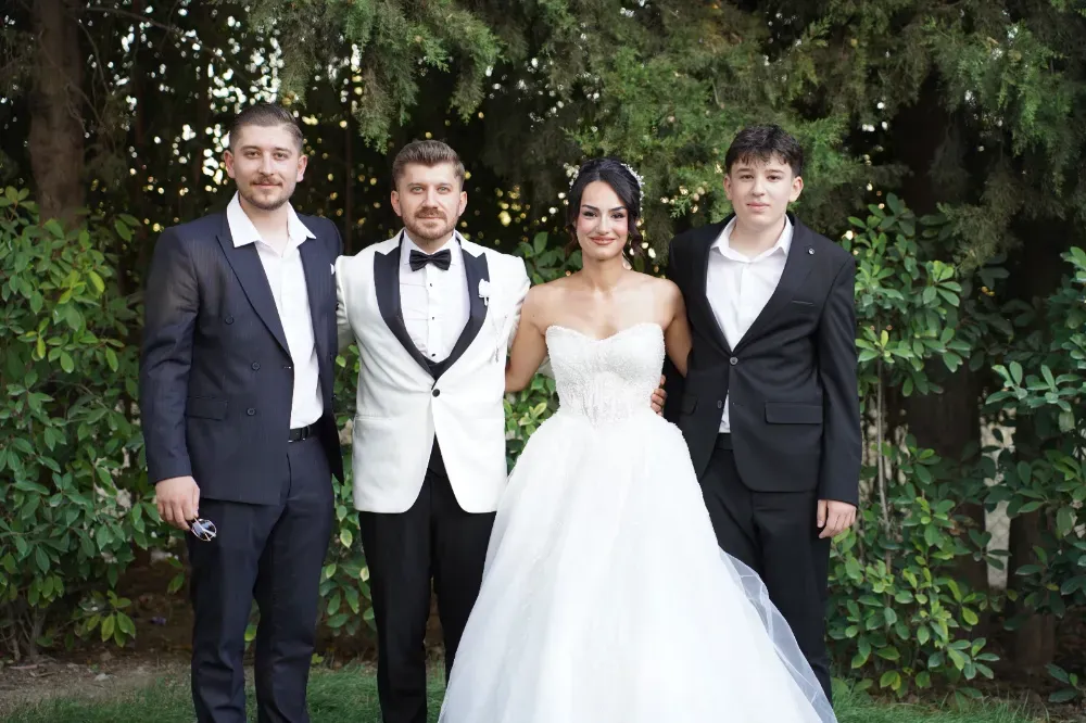 Tebrik Eder, Mutluluklar Dileriz