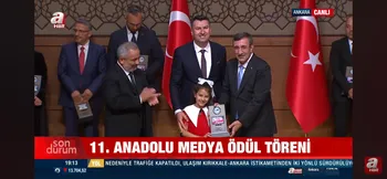 TÜRKİYE BASIN FEDERASYONU TARAFINDAN “YILIN YEREL GAZETESİ” SEÇİLEN GAZETEMİZİN ÖDÜLÜ CUMHURBAŞKANI YARDIMCIMIZ  SAYIN, CEVDET YILMAZ TARAFINDAN 11 AĞUSTOS’TA KÜLLİYEDE VERİLDİ 