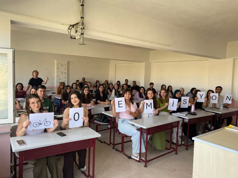 EĞİTİM FAKÜLTESİNDE  “DÜNYA SIFIR EMİSYON GÜNÜ”  FARKINDALIK ETKİNLİĞİ